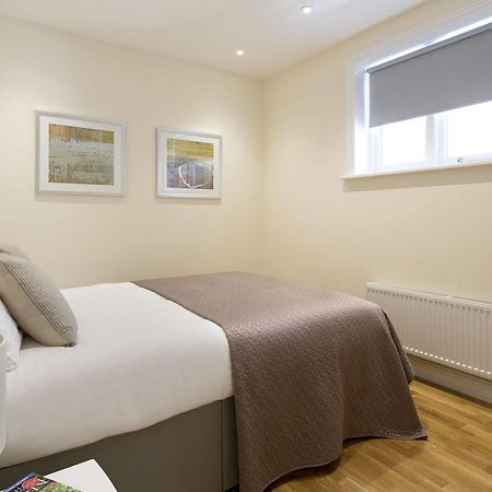 Hammersmith One Лондон Екстериор снимка